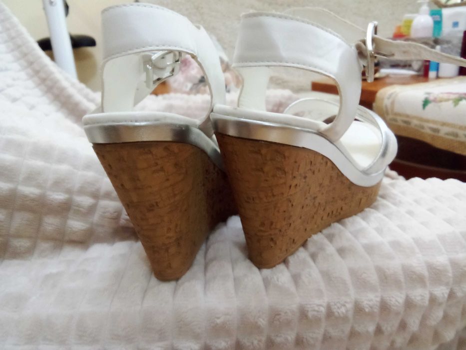 САНДАЛИ с платформа