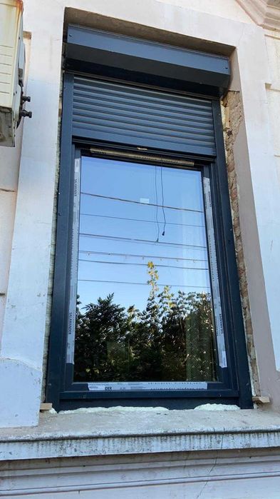 RULOURI Aluminiu si Usi de garaj rezidentiale SECTIONALE