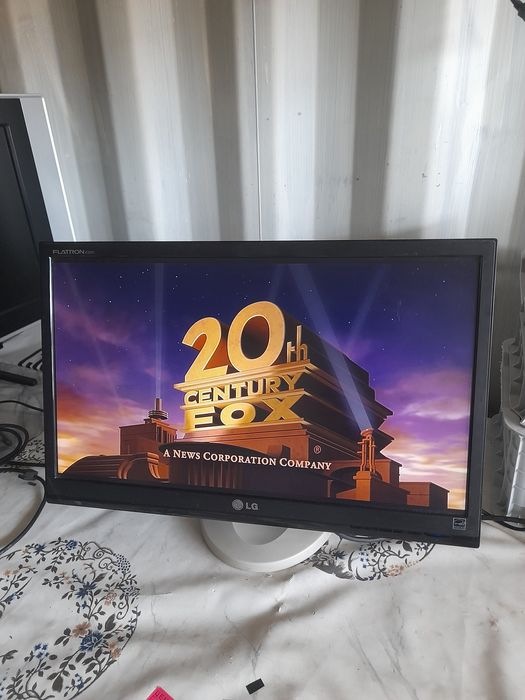 Монитор LG 22д..