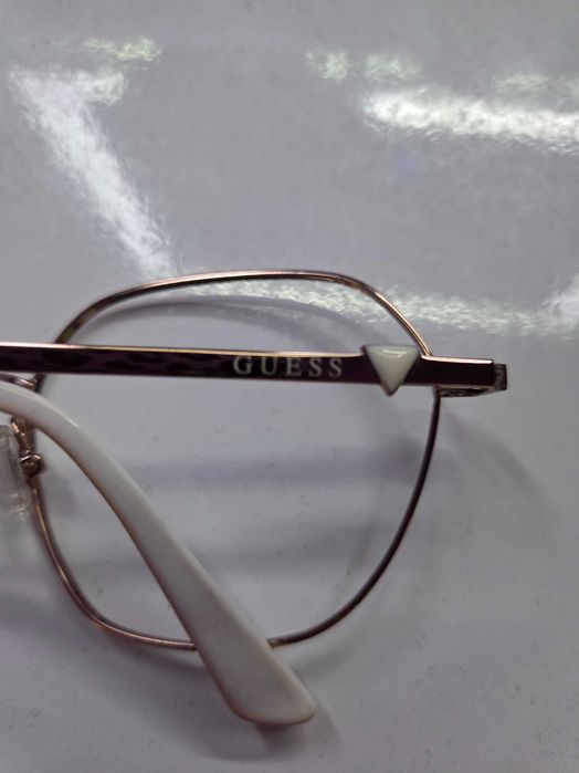 Рамка за очила на Guess