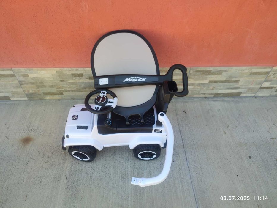 Музикален джип на Moni Police