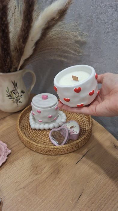 свечи и гипсовые шкатулки