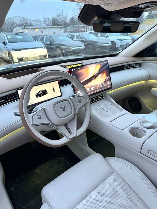 **Voyah Free+ 2026 model
Bez prabek  full pazitsiya
Rangi qoraga oq sa