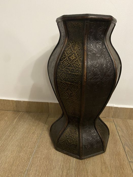 Suport umbrele piele ștanțată , sfeșnic lemn