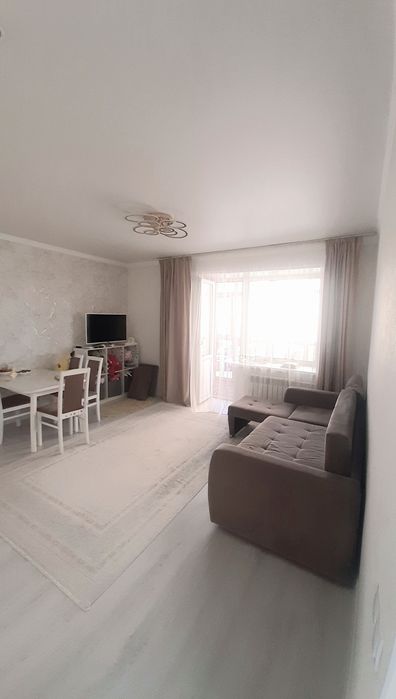 Продам евротрешку район 8 школа.