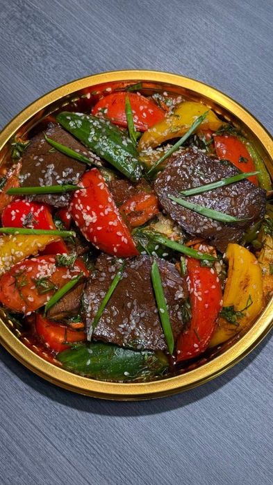 Salatlar,pirojniylar,disertlar,julyen va somsalar