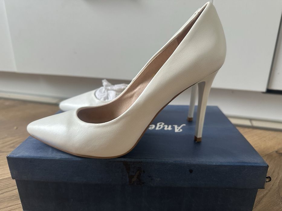 Белые кожанные туфли