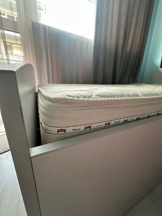 Еднинично легло с матрак нани