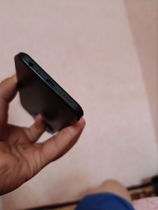 SOTILADI—Redmi 15C 8/256 dokumenti bor  5oy ishlatilgan  holati yaxshi