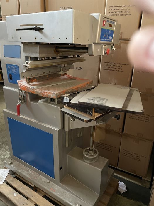 Машина за тампонен печат и надписване на клавиатури