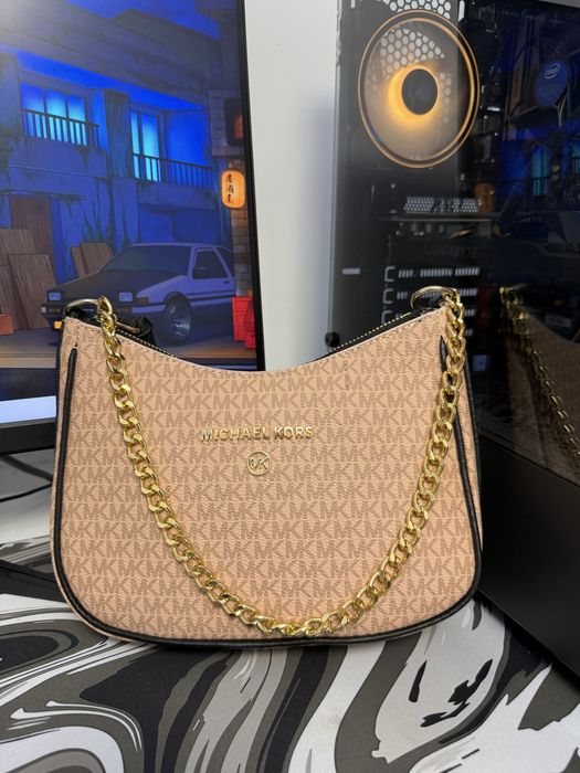 Луксозни Michael Kors чанти – премиум модел с монограм