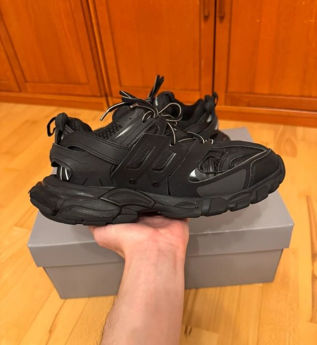 balenciaga track led