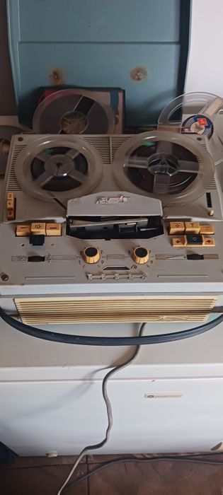 Vind magnetofon Tesla B4 vechi pt colectie