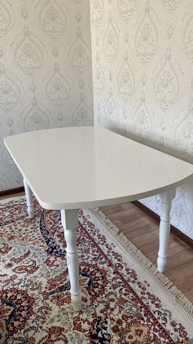 Продам белый стол