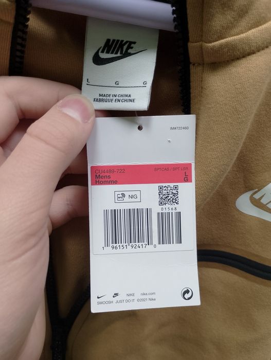 ЧИСТО НОВО горнище на Nike tech fleece бежов