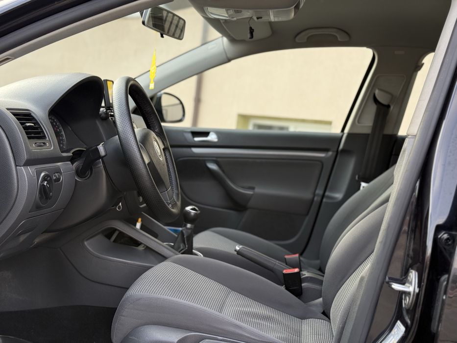 Volkswagen Golf 5 2009 1.9 TDI 105CP