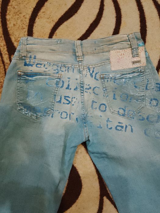 Дамски ефектни дънки.