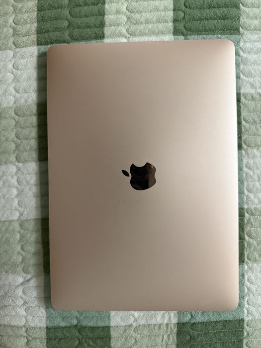 MacBook M1 2020 в отличном состоянии