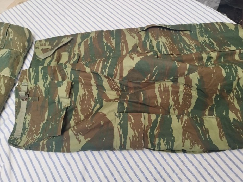 Камуфлажни панталони НОВИ,якета комплект  с елек и качулка ,Ризи
