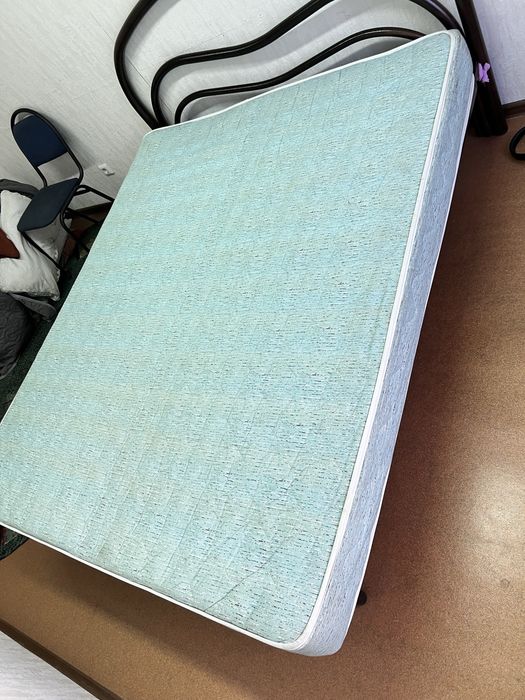 Продам матрас , пружинный