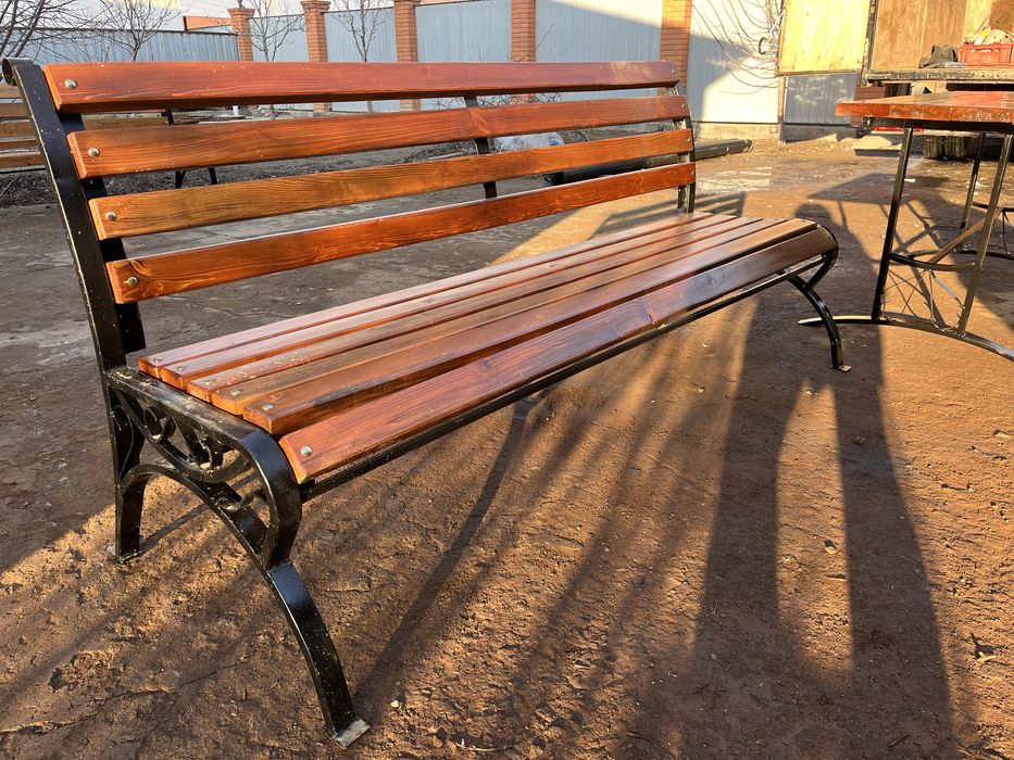 Садовые скамейки и лавки