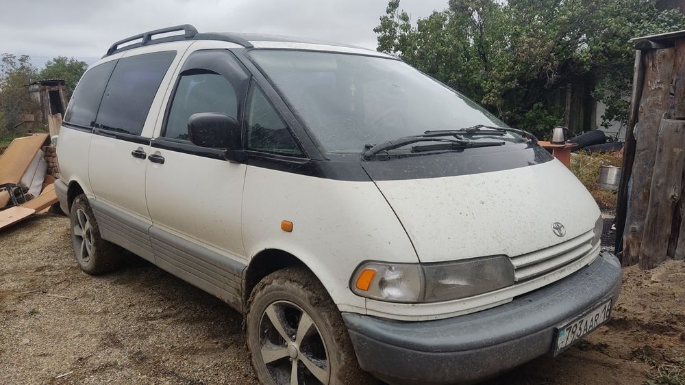 Продаю Тойота превия 1995год