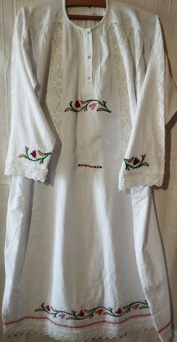 Автентични български народни ризи с бродерия
