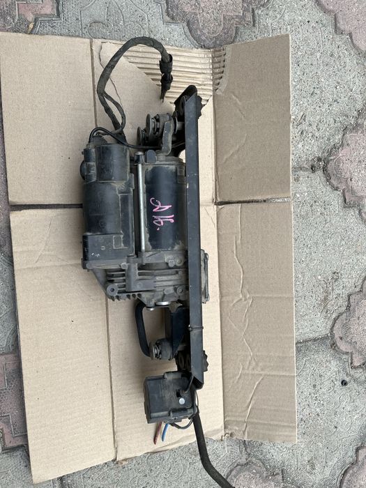 Копрессор пневмоподвески BMW