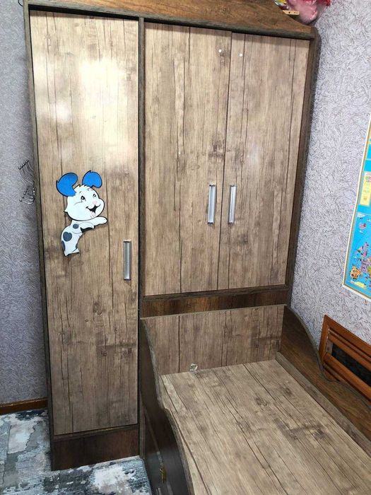Продаю детскую кровать со шкафом