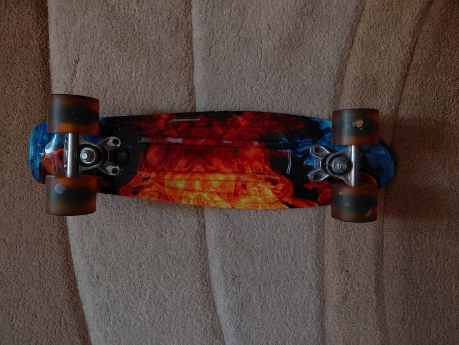 Продам скейтборд 55 см