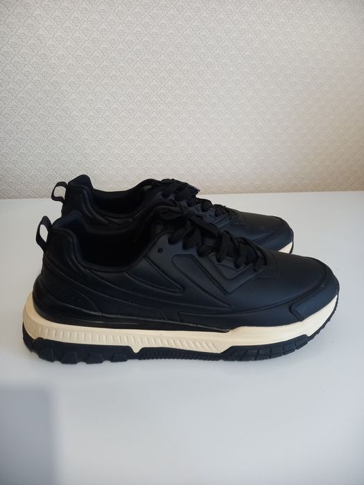 Продам новые кроссовки FILA 47 размер