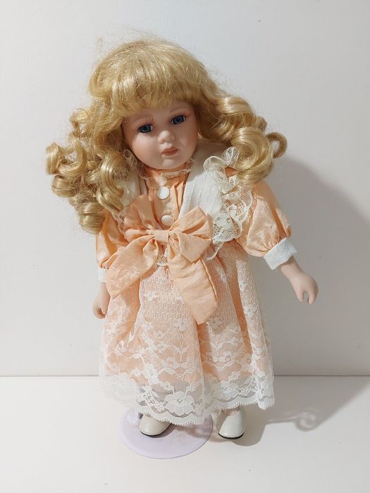 Păpușa de porțelan