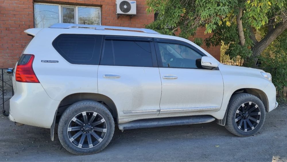 Продам комплект колес шины и титанки