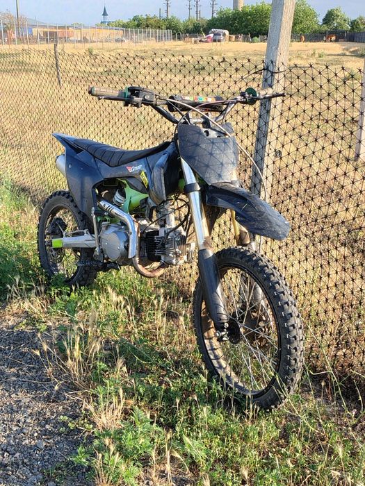 Vând cross 125 impecabil