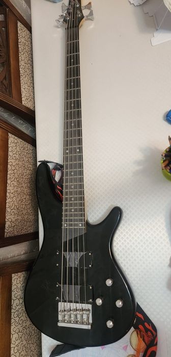 Бас гитара 5 струнка и комбо усилитель маршал