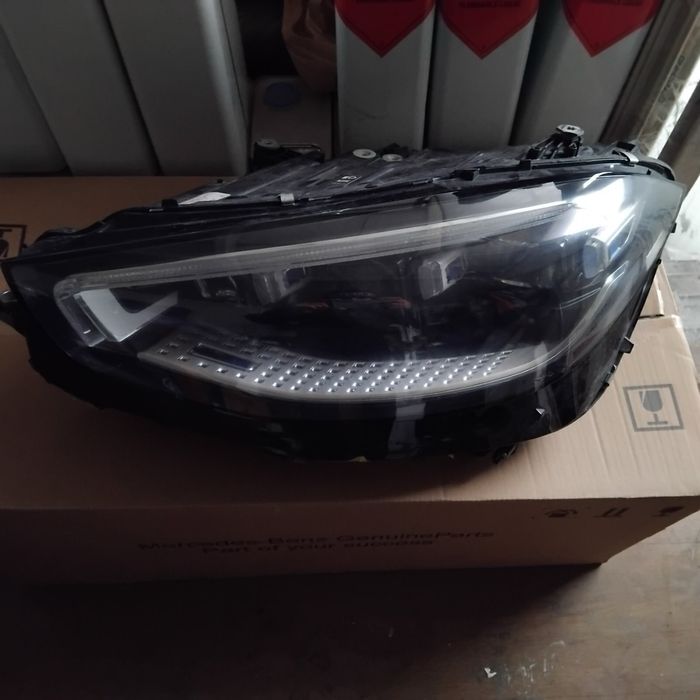 Ляв фар S-class 223