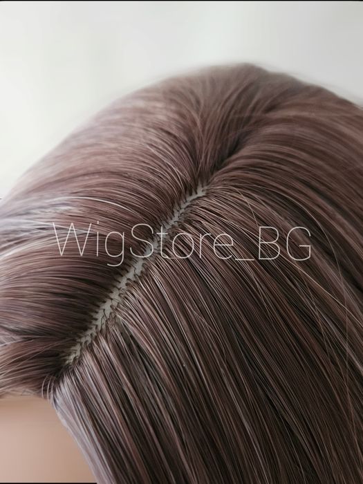 Пепеляво руса перука на леки вълни без бретон