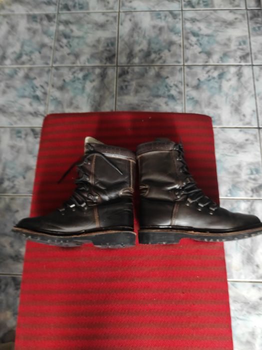 Bocanci din piele 100% naturală, cu talpa cusută. Nr.41