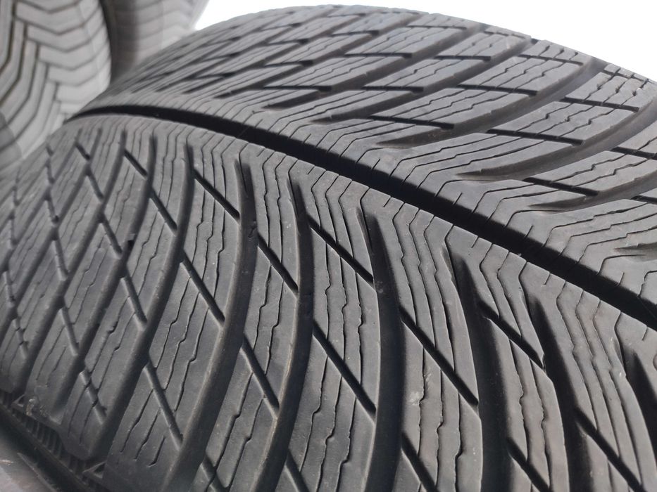 4бр Зимни гуми 235 45 20 - Michelin