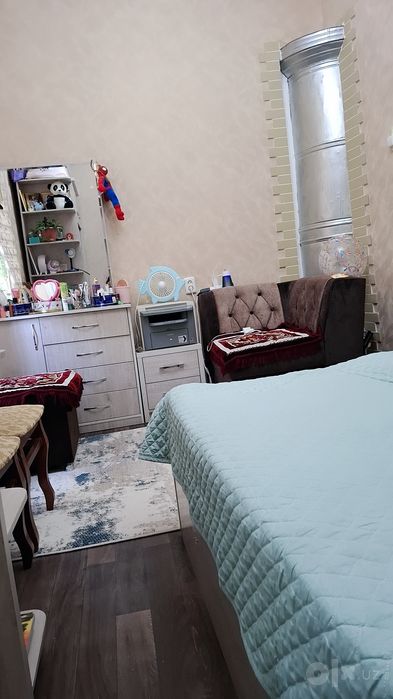 Продаётся 3-комнатная квартира в центре Чирчика, район Навои микс бург