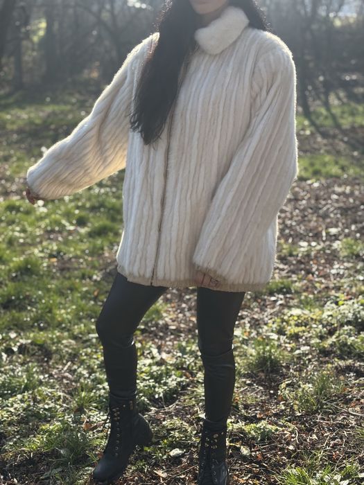 Бяло палто норка