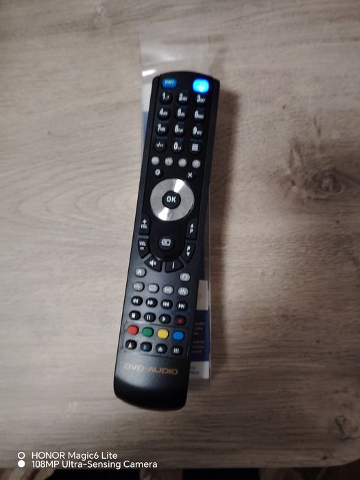 Telecomenzi program.  în funcție de disp.- CD , DVD , TV , linii audio