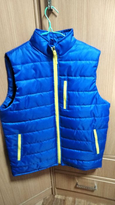 Продам жилетки новые