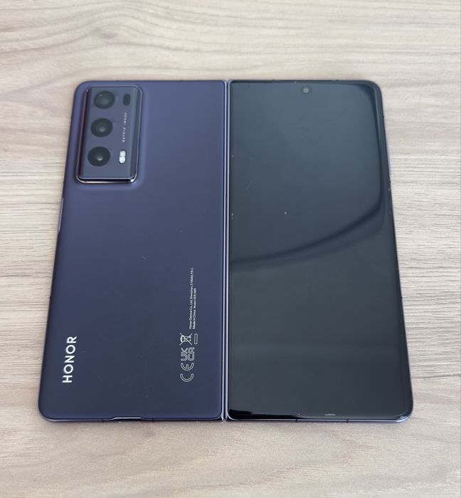 Продается Honor Magic V2