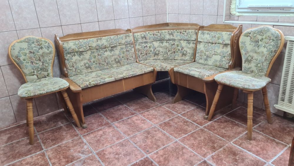 Colțar bucătărie + masă extensibilă + 2 scaune