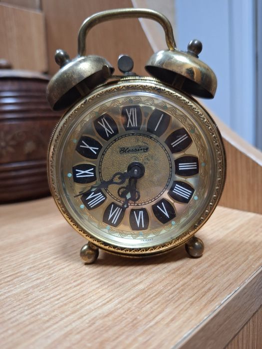 Будилник KIENZLE  Слава Витязъ