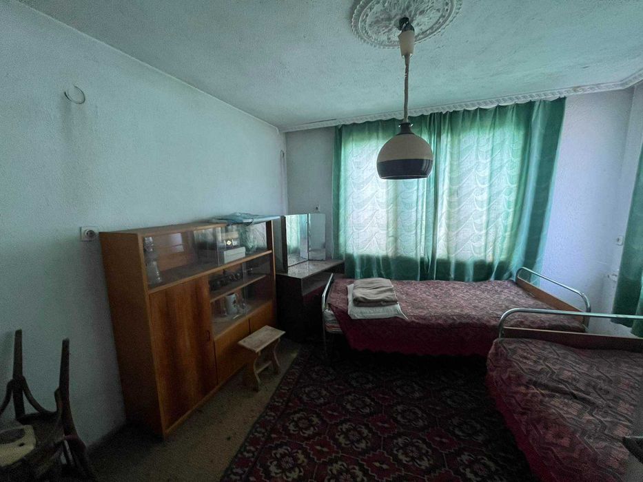 Къща с 4 спални и двор 1200 кв.м. за продажба в село Осетеново