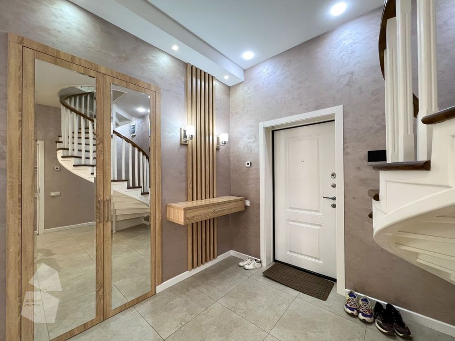 Срочная продажа 3/5-6/6 дуплекса в ЖК Дархан 138кв.м 
Мирзо-Улугбекски