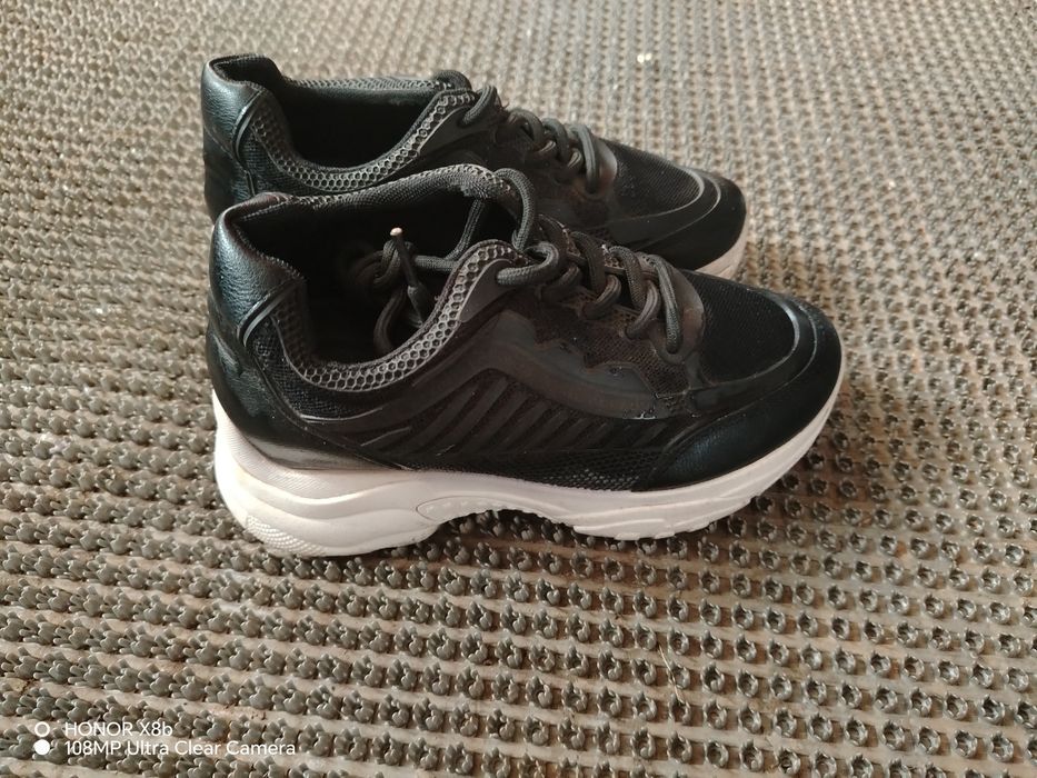 Кроссовки женские