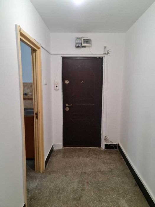 Vand apartament 3 camere , Boul Rosu, complet zugravit Feb. 2026 !